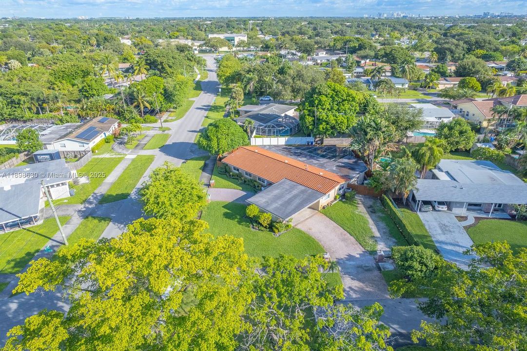 Active With Contract: $800,000 (4 beds, 3 baths, 2556 Square Feet)