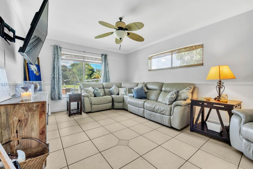 Active With Contract: $800,000 (4 beds, 3 baths, 2556 Square Feet)