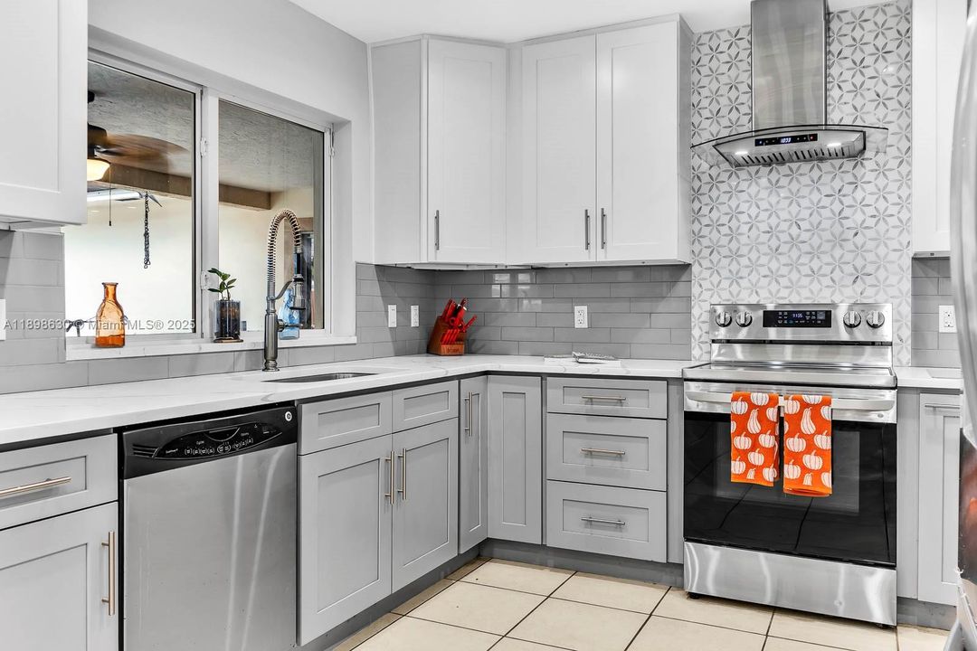 Active With Contract: $800,000 (4 beds, 3 baths, 2556 Square Feet)