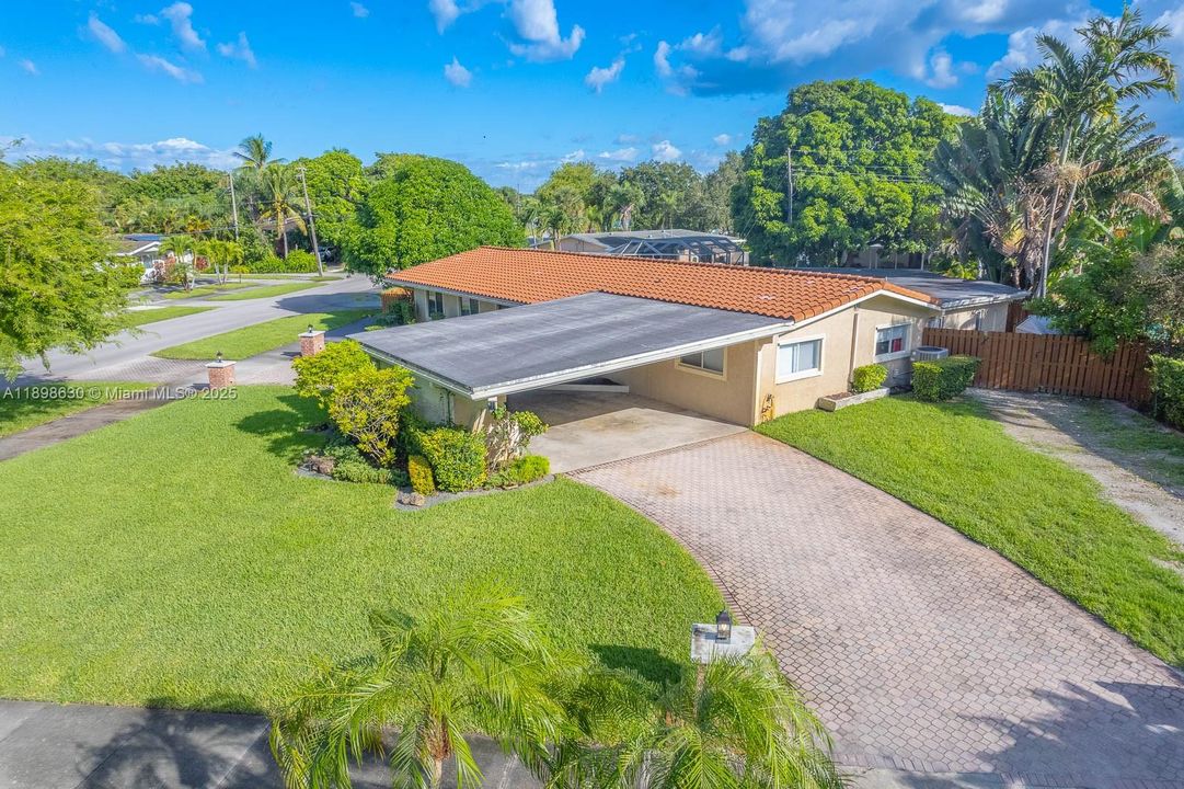 Active With Contract: $800,000 (4 beds, 3 baths, 2556 Square Feet)