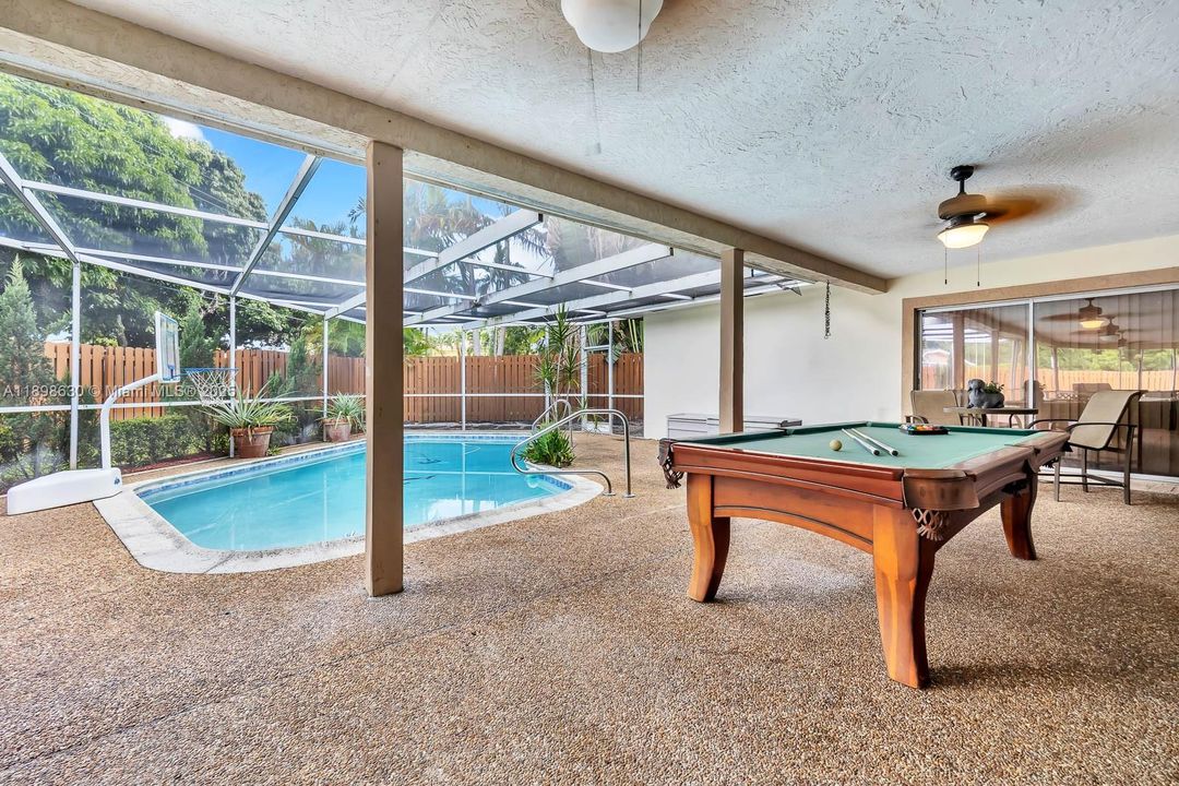 Active With Contract: $800,000 (4 beds, 3 baths, 2556 Square Feet)