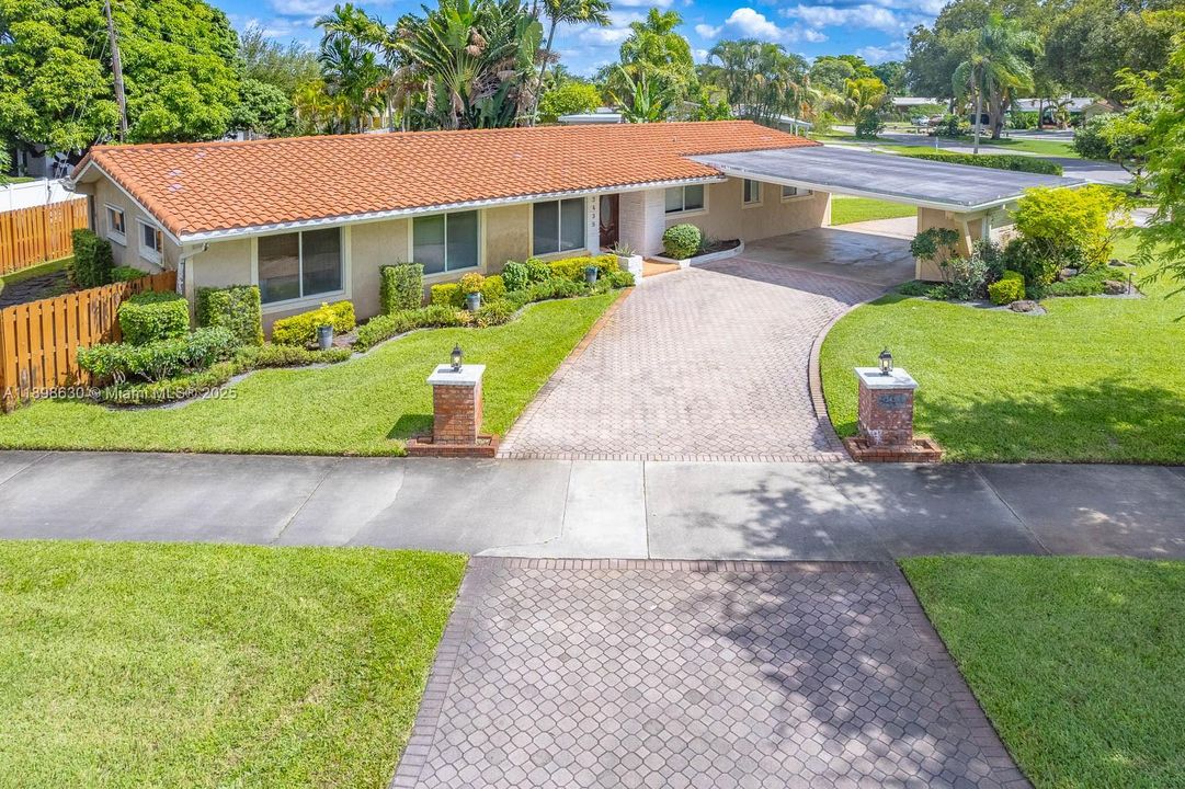 Active With Contract: $800,000 (4 beds, 3 baths, 2556 Square Feet)