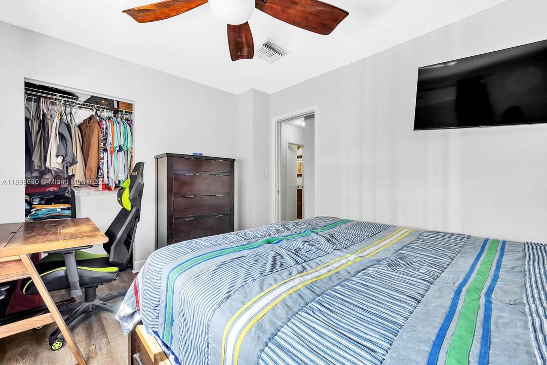 Active With Contract: $800,000 (4 beds, 3 baths, 2556 Square Feet)