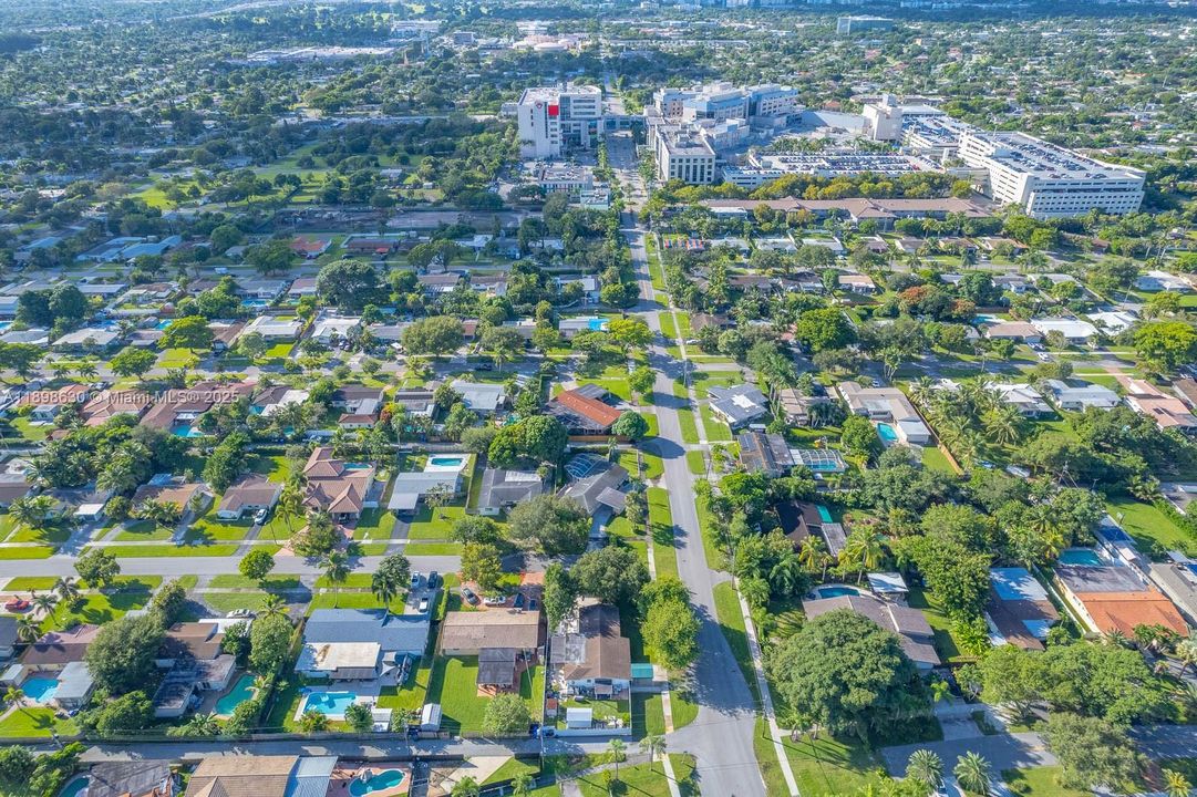 Active With Contract: $800,000 (4 beds, 3 baths, 2556 Square Feet)