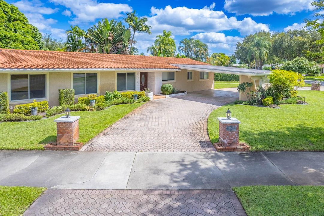 Active With Contract: $800,000 (4 beds, 3 baths, 2556 Square Feet)