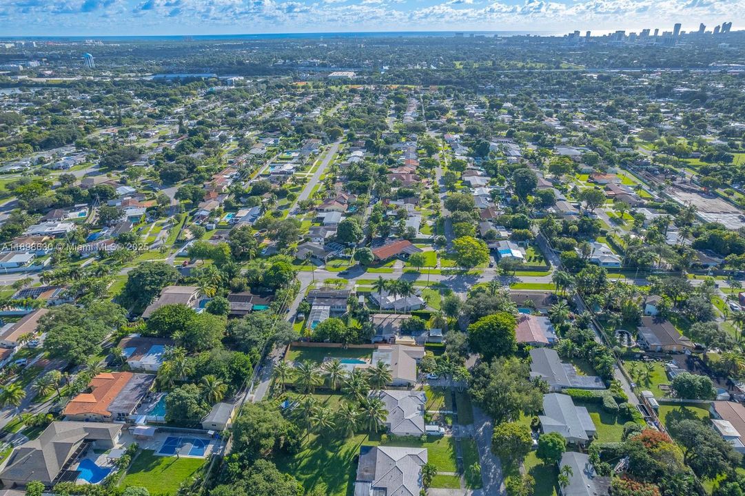 Active With Contract: $800,000 (4 beds, 3 baths, 2556 Square Feet)