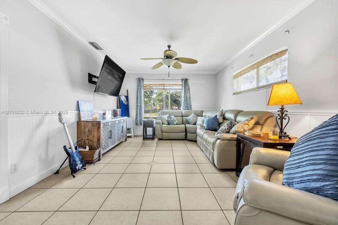 Active With Contract: $800,000 (4 beds, 3 baths, 2556 Square Feet)