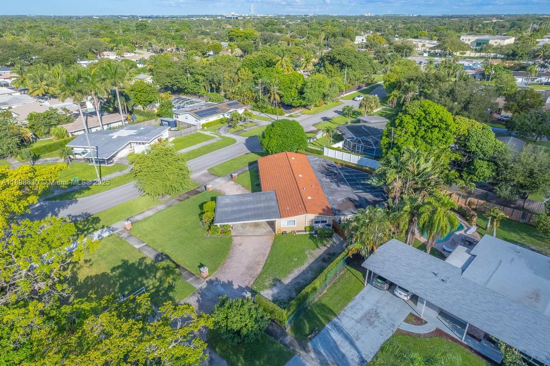 Active With Contract: $800,000 (4 beds, 3 baths, 2556 Square Feet)