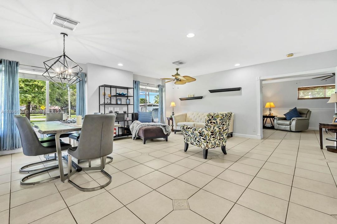 Active With Contract: $800,000 (4 beds, 3 baths, 2556 Square Feet)