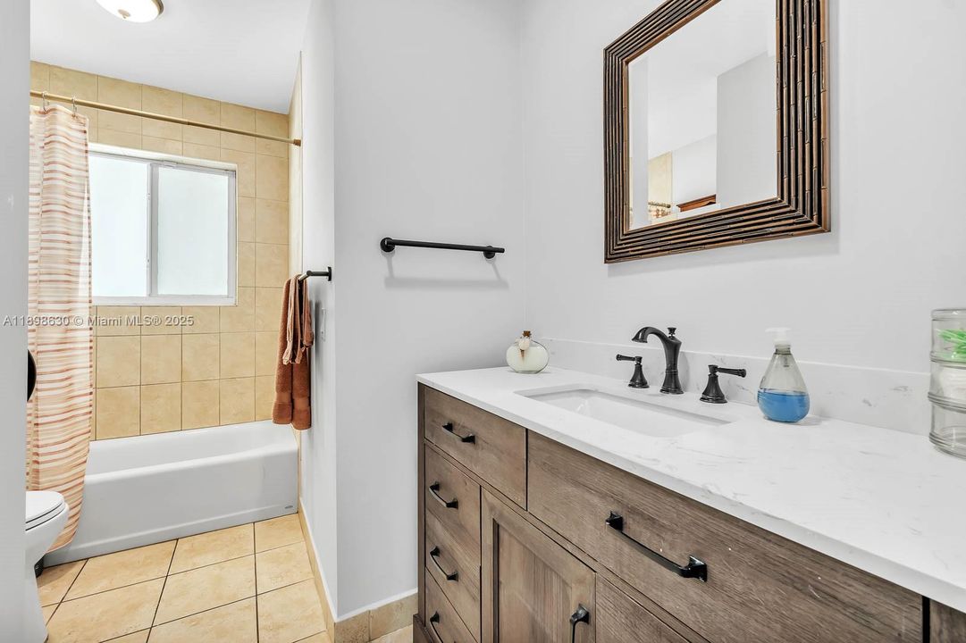 Active With Contract: $800,000 (4 beds, 3 baths, 2556 Square Feet)