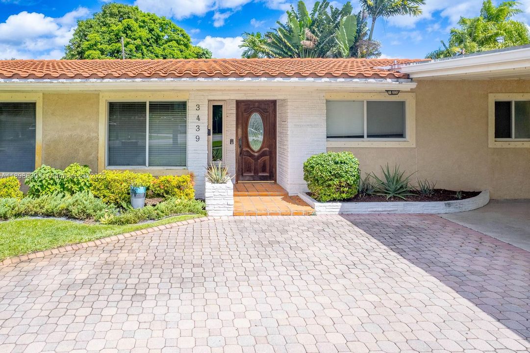 Active With Contract: $800,000 (4 beds, 3 baths, 2556 Square Feet)