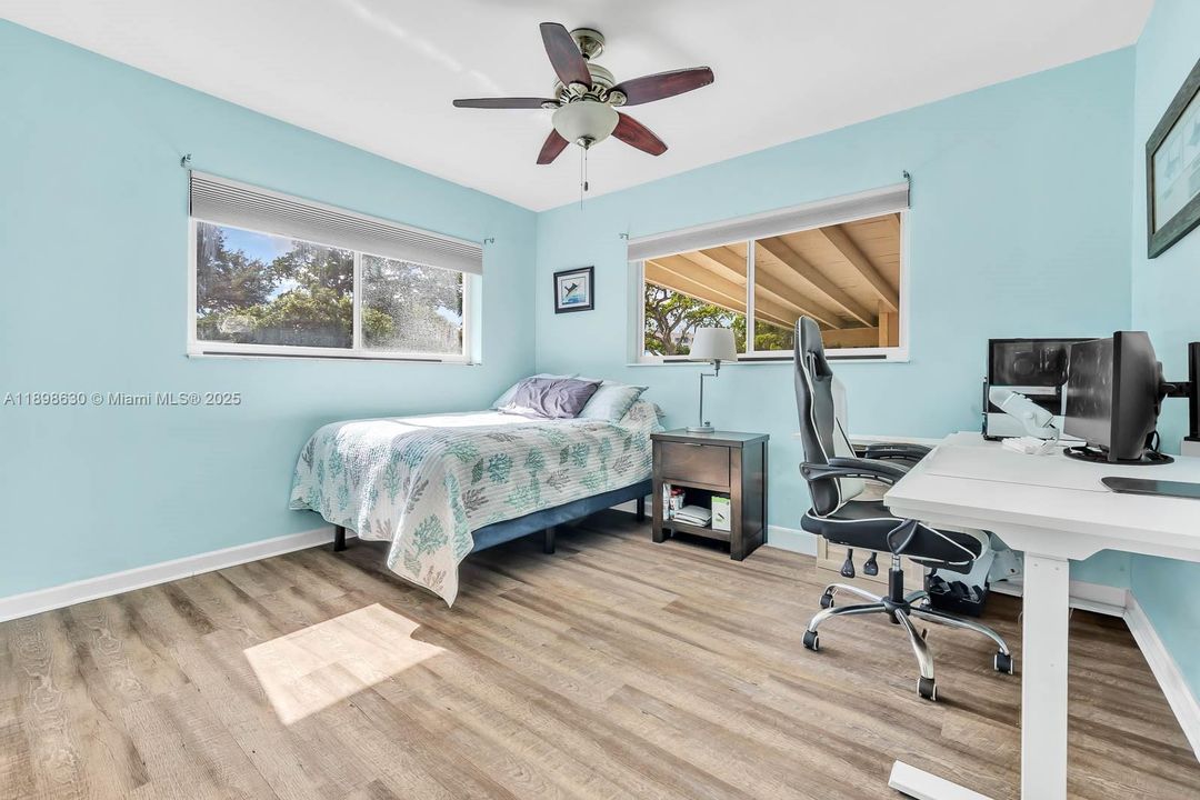 Active With Contract: $800,000 (4 beds, 3 baths, 2556 Square Feet)