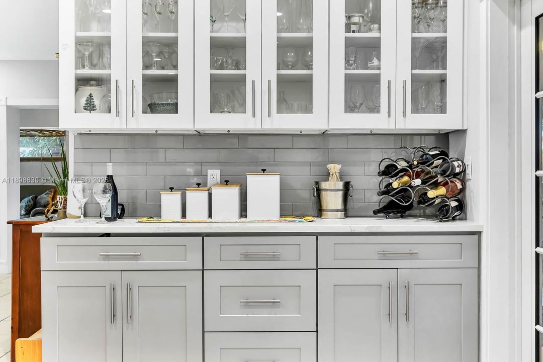 Active With Contract: $800,000 (4 beds, 3 baths, 2556 Square Feet)