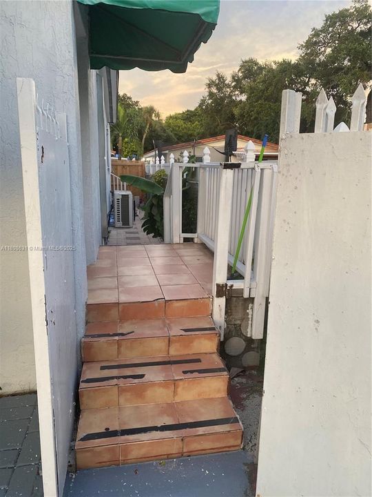 Recently Rented: $1,300 (0 beds, 1 baths, 1571 Square Feet)