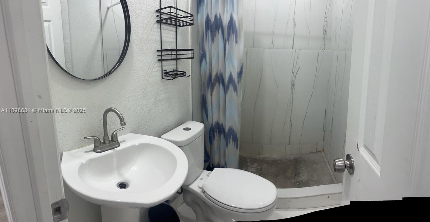 Recently Rented: $1,300 (0 beds, 1 baths, 1571 Square Feet)