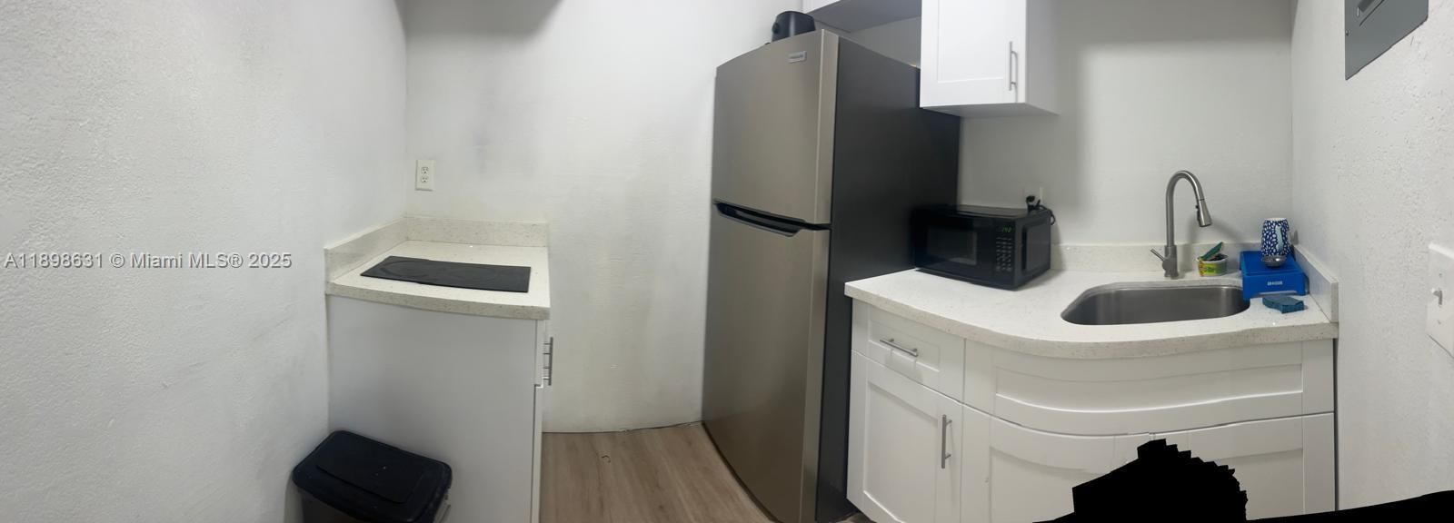 Recently Rented: $1,300 (0 beds, 1 baths, 1571 Square Feet)