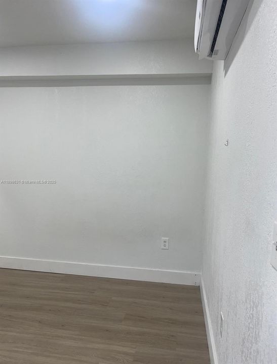 Recently Rented: $1,300 (0 beds, 1 baths, 1571 Square Feet)