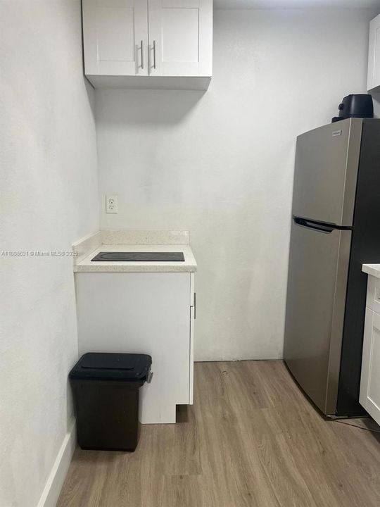 Recently Rented: $1,300 (0 beds, 1 baths, 1571 Square Feet)