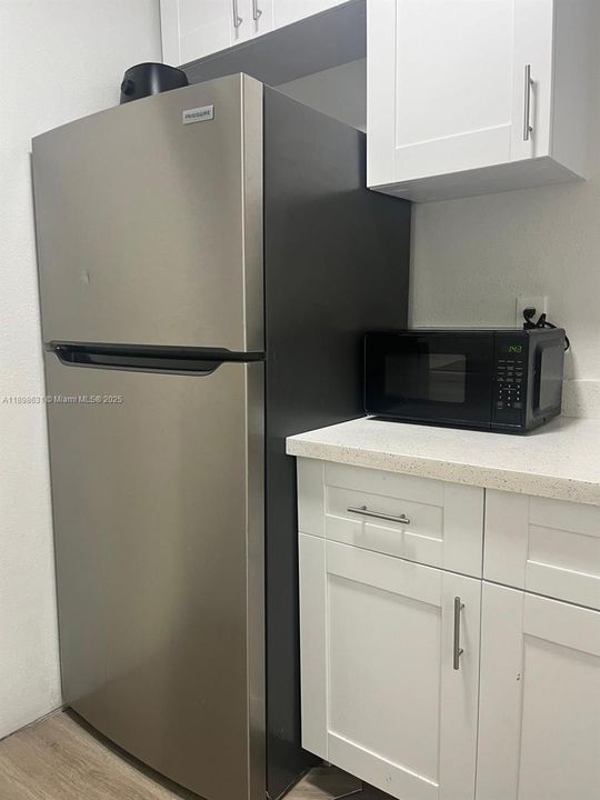 Recently Rented: $1,300 (0 beds, 1 baths, 1571 Square Feet)