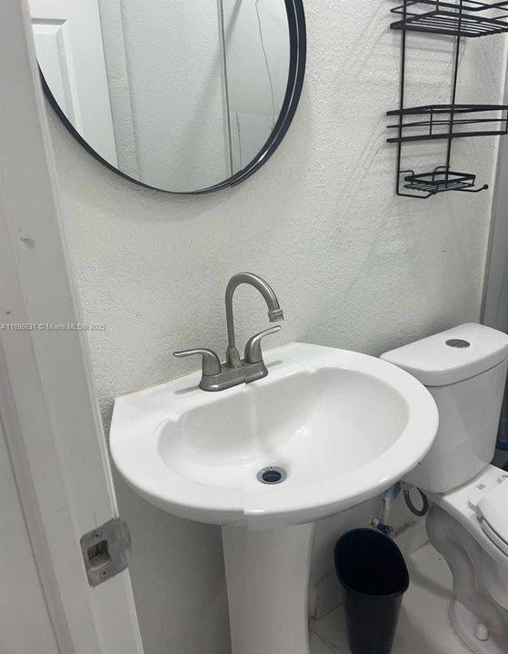 Recently Rented: $1,300 (0 beds, 1 baths, 1571 Square Feet)