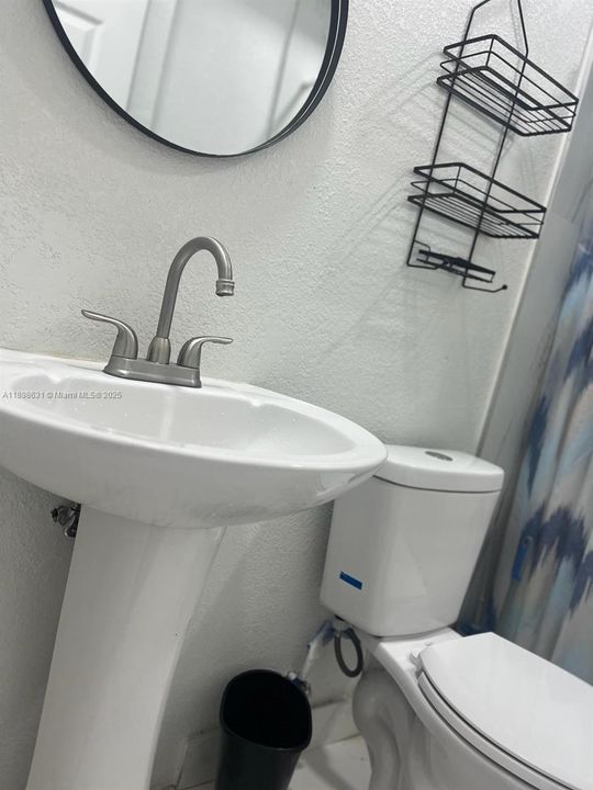 Recently Rented: $1,300 (0 beds, 1 baths, 1571 Square Feet)