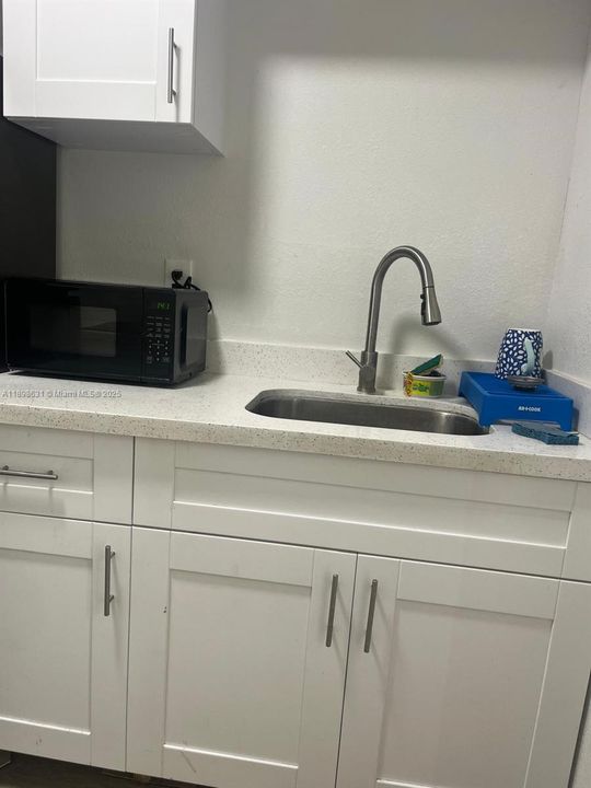 Recently Rented: $1,300 (0 beds, 1 baths, 1571 Square Feet)