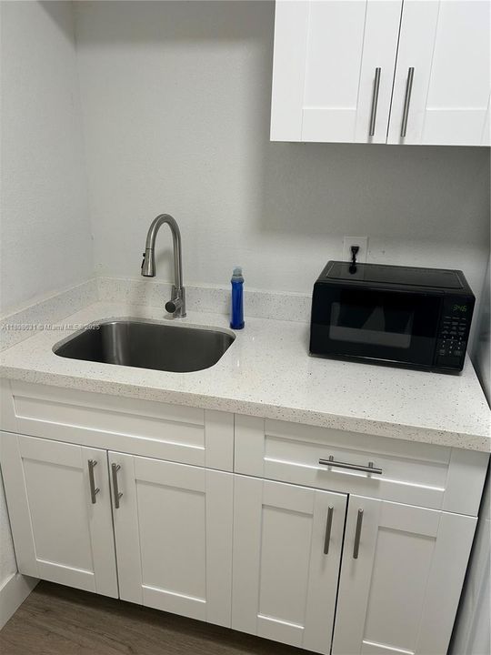 Recently Rented: $1,300 (0 beds, 1 baths, 1571 Square Feet)