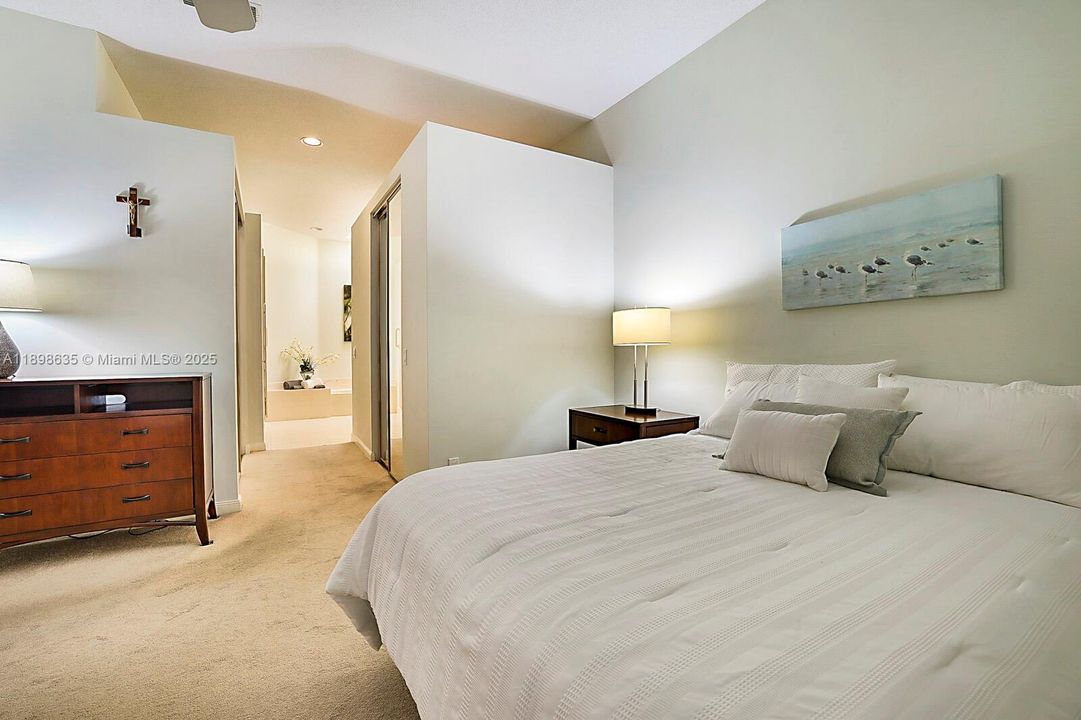 Vendido Recientemente: $449,000 (3 camas, 2 baños, 2017 Pies cuadrados)