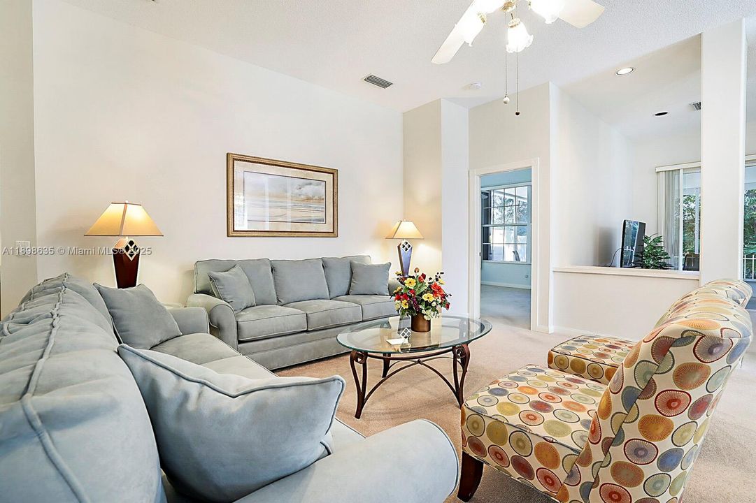 Vendido Recientemente: $449,000 (3 camas, 2 baños, 2017 Pies cuadrados)