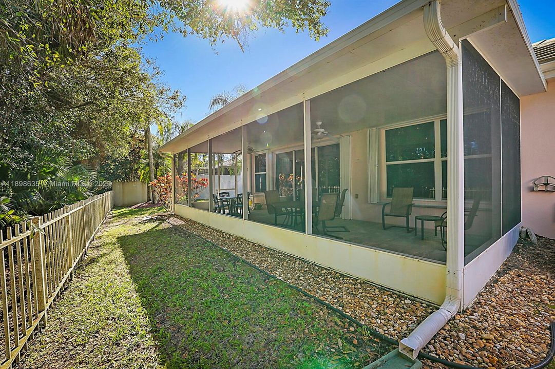 Vendido Recientemente: $449,000 (3 camas, 2 baños, 2017 Pies cuadrados)