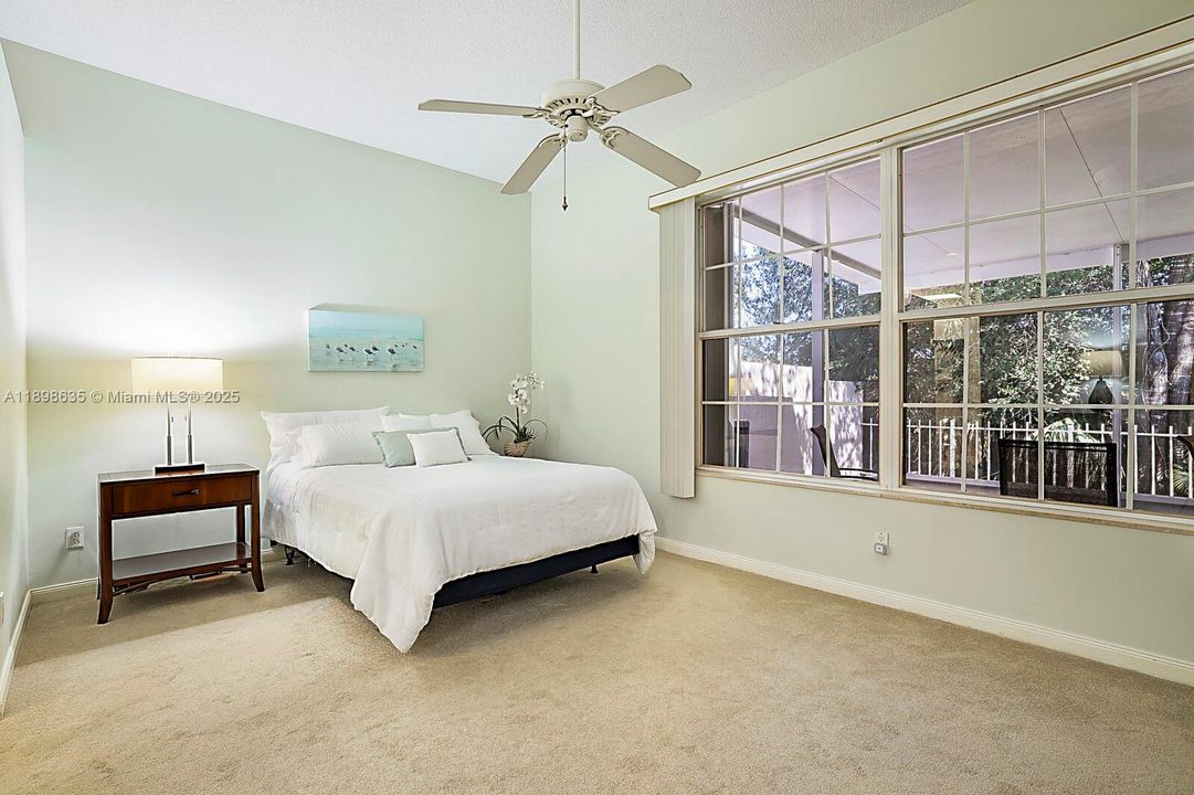 Vendido Recientemente: $449,000 (3 camas, 2 baños, 2017 Pies cuadrados)