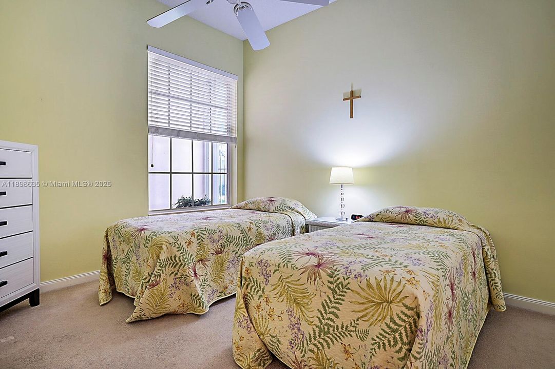 Vendido Recientemente: $449,000 (3 camas, 2 baños, 2017 Pies cuadrados)