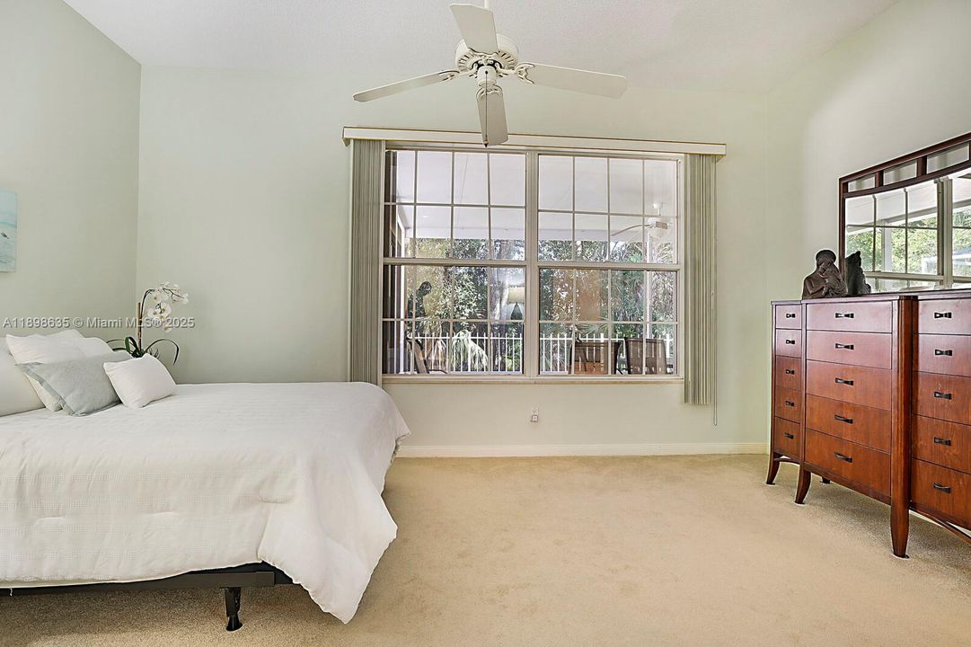 Vendido Recientemente: $449,000 (3 camas, 2 baños, 2017 Pies cuadrados)