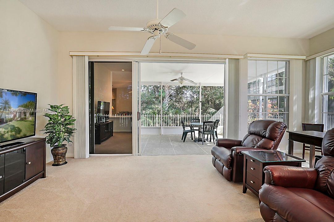 Vendido Recientemente: $449,000 (3 camas, 2 baños, 2017 Pies cuadrados)