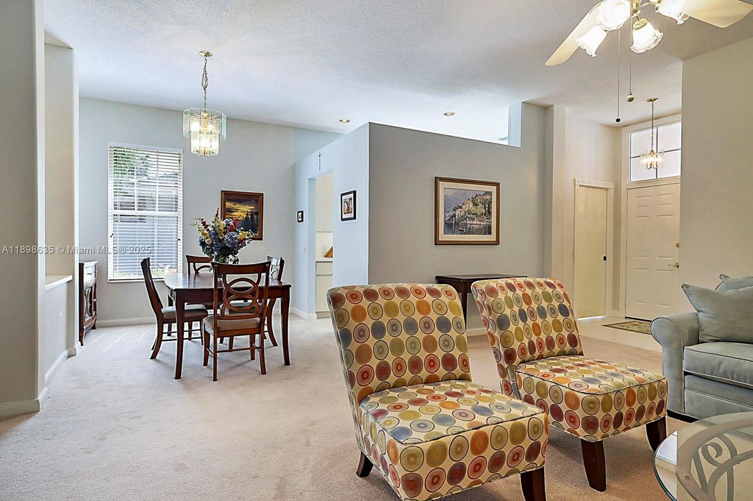 Vendido Recientemente: $449,000 (3 camas, 2 baños, 2017 Pies cuadrados)