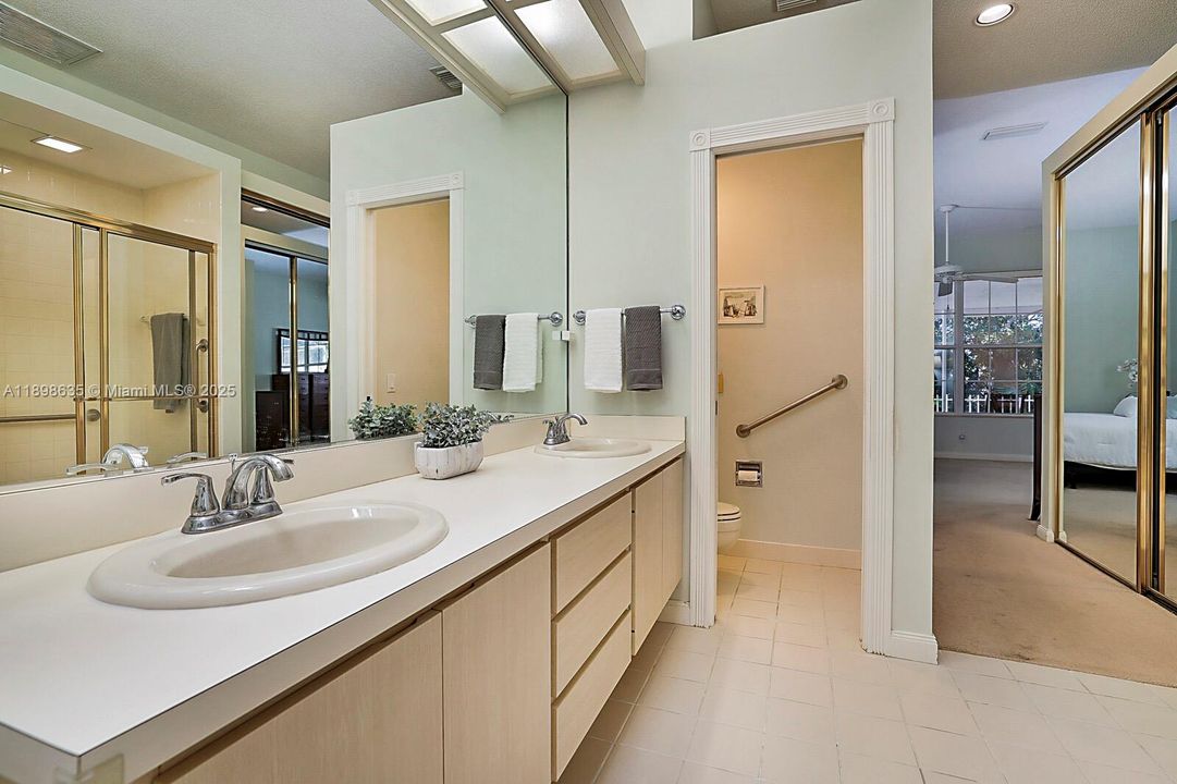 Vendido Recientemente: $449,000 (3 camas, 2 baños, 2017 Pies cuadrados)