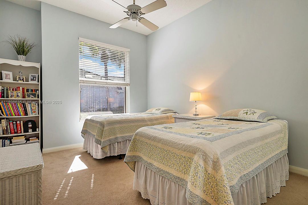 Vendido Recientemente: $449,000 (3 camas, 2 baños, 2017 Pies cuadrados)