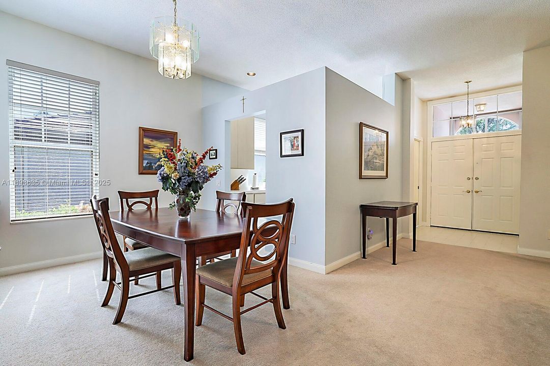 Vendido Recientemente: $449,000 (3 camas, 2 baños, 2017 Pies cuadrados)