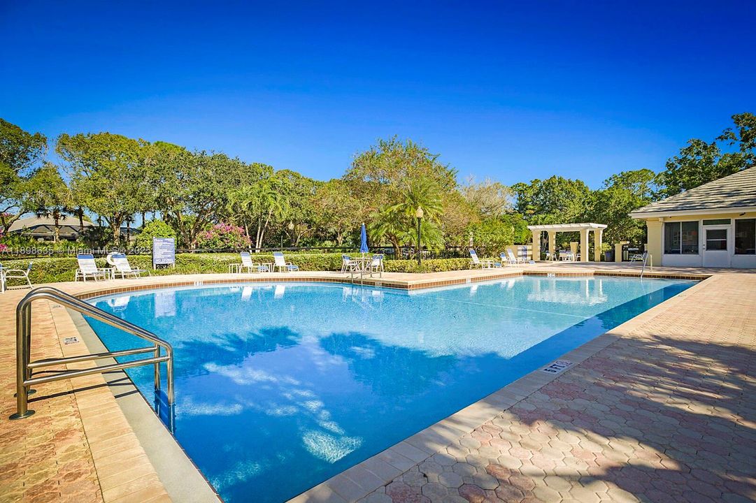 Vendido Recientemente: $449,000 (3 camas, 2 baños, 2017 Pies cuadrados)