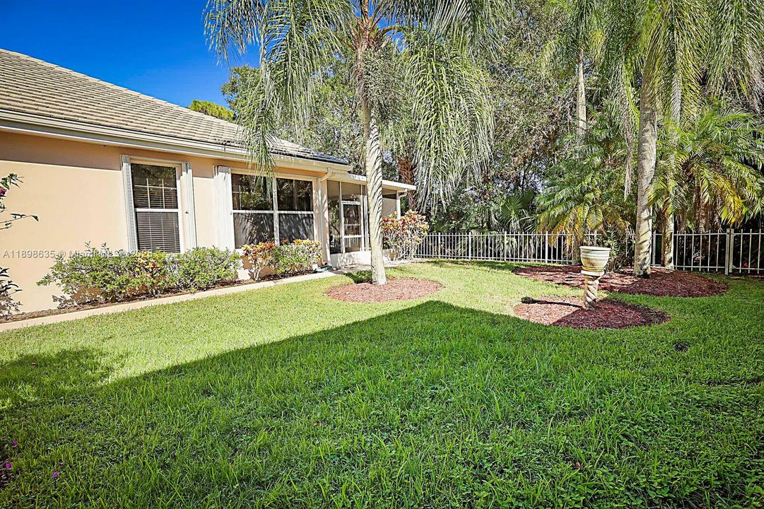 Vendido Recientemente: $449,000 (3 camas, 2 baños, 2017 Pies cuadrados)