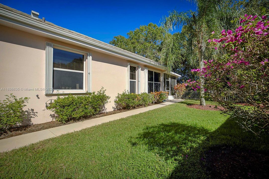 Vendido Recientemente: $449,000 (3 camas, 2 baños, 2017 Pies cuadrados)