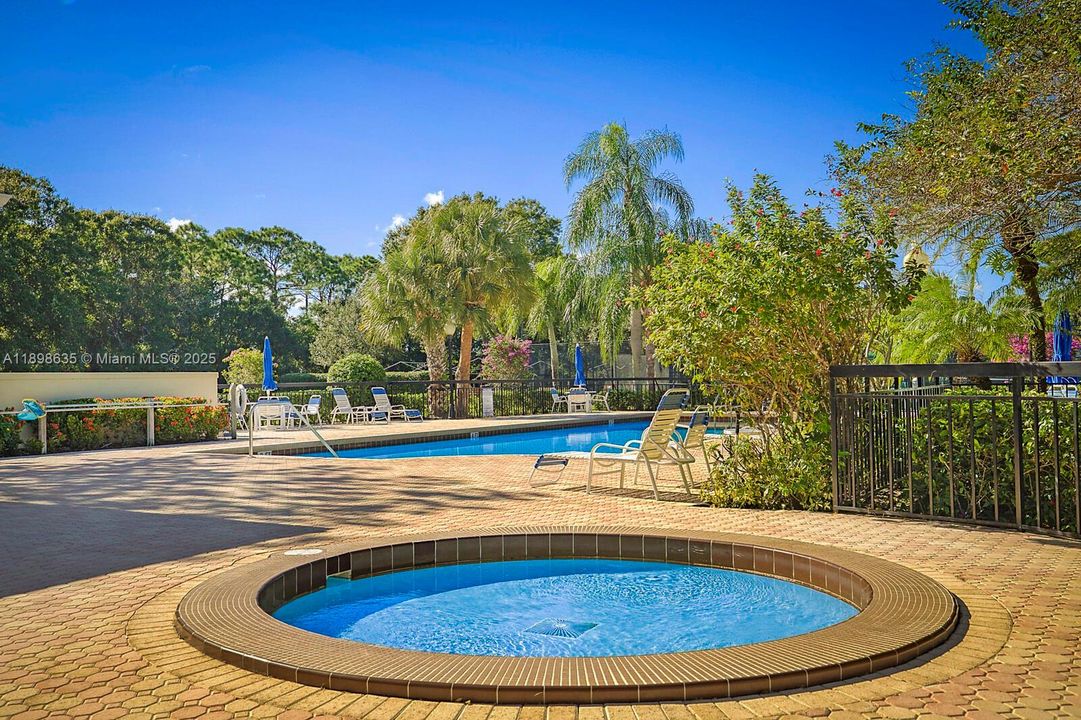 Vendido Recientemente: $449,000 (3 camas, 2 baños, 2017 Pies cuadrados)