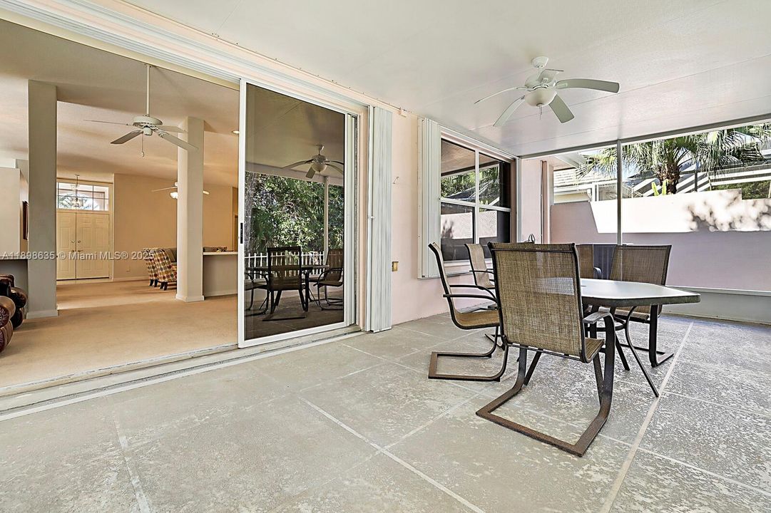 Vendido Recientemente: $449,000 (3 camas, 2 baños, 2017 Pies cuadrados)