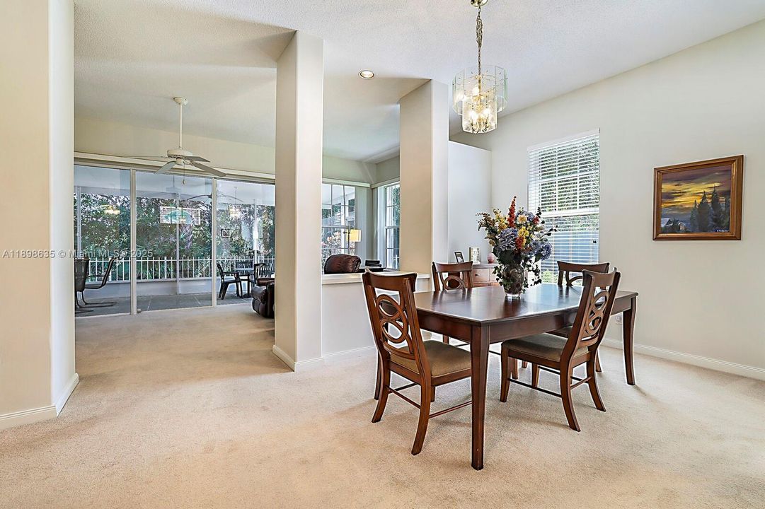 Vendido Recientemente: $449,000 (3 camas, 2 baños, 2017 Pies cuadrados)