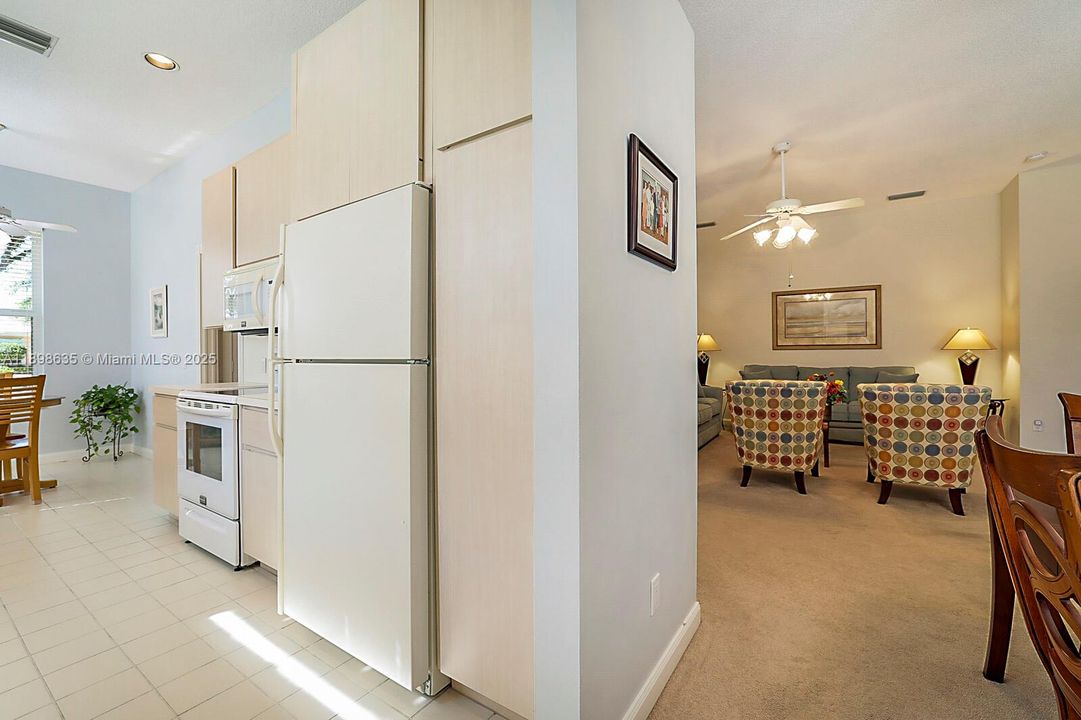 Vendido Recientemente: $449,000 (3 camas, 2 baños, 2017 Pies cuadrados)