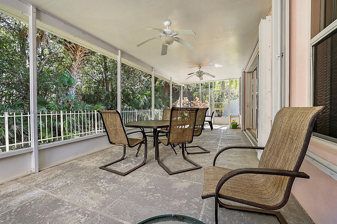 Vendido Recientemente: $449,000 (3 camas, 2 baños, 2017 Pies cuadrados)