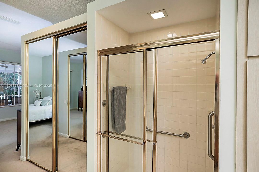 Vendido Recientemente: $449,000 (3 camas, 2 baños, 2017 Pies cuadrados)