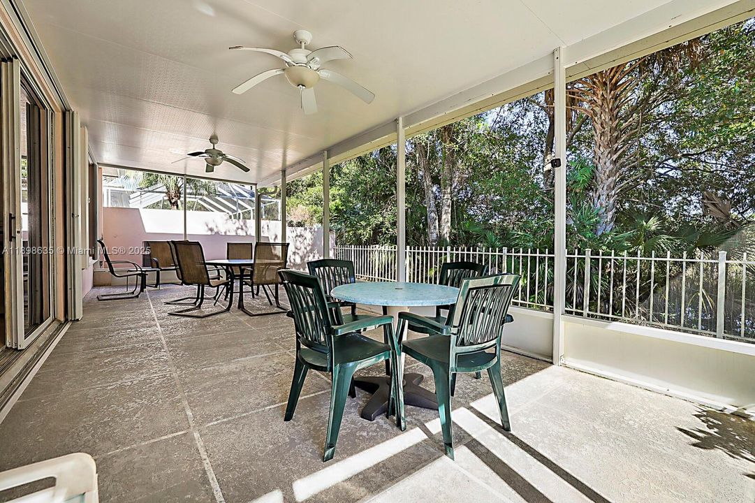 Vendido Recientemente: $449,000 (3 camas, 2 baños, 2017 Pies cuadrados)