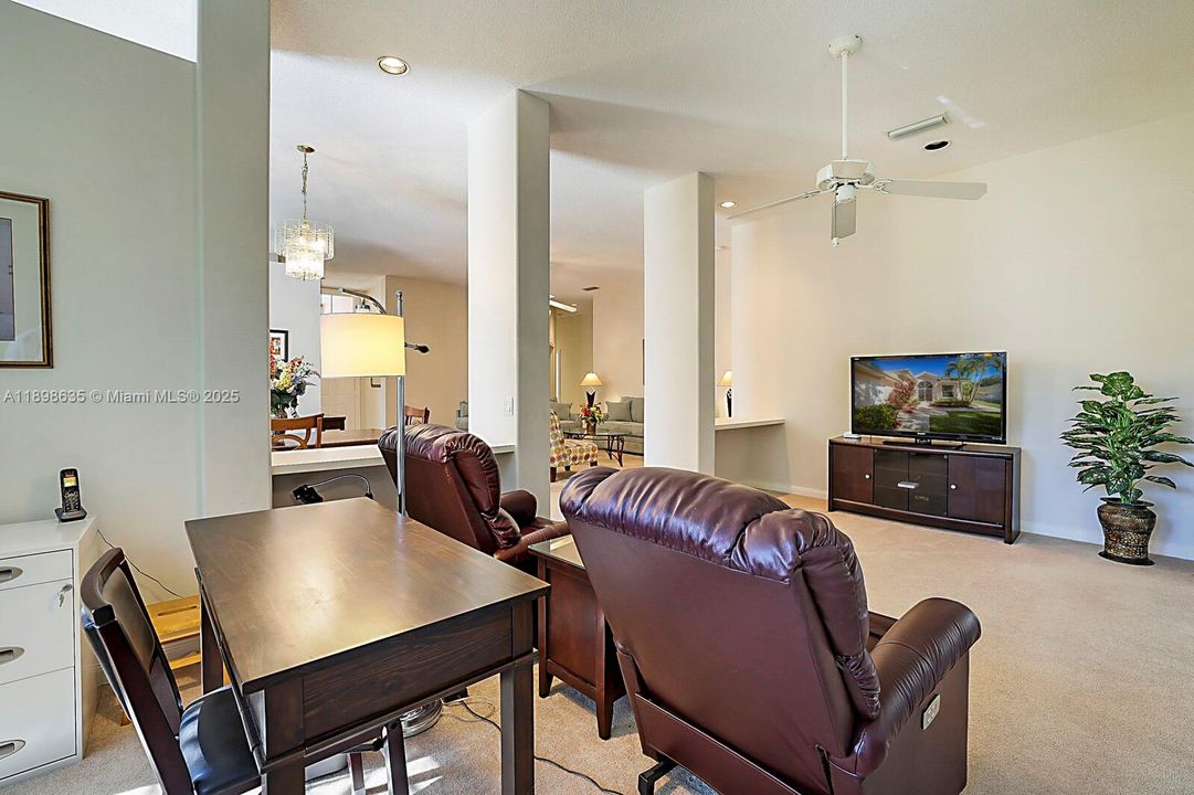 Vendido Recientemente: $449,000 (3 camas, 2 baños, 2017 Pies cuadrados)