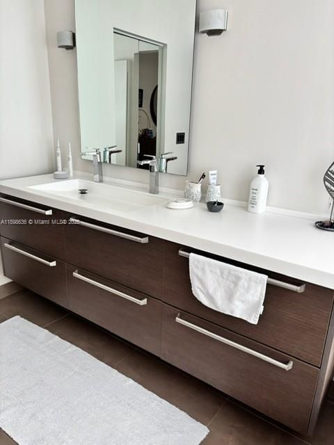 合同活跃: $680,000 (3 贝兹, 2 浴室, 1797 平方英尺)